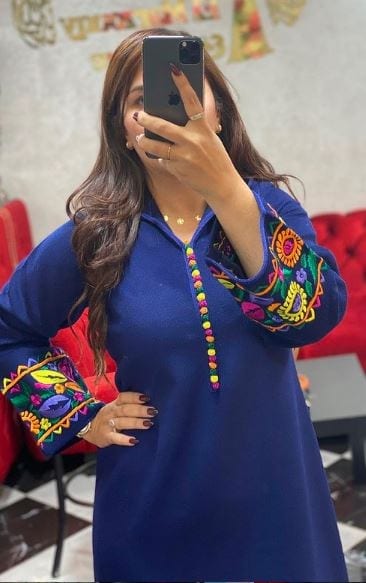 جلابة بثوب سخون مطروزة بالألوان