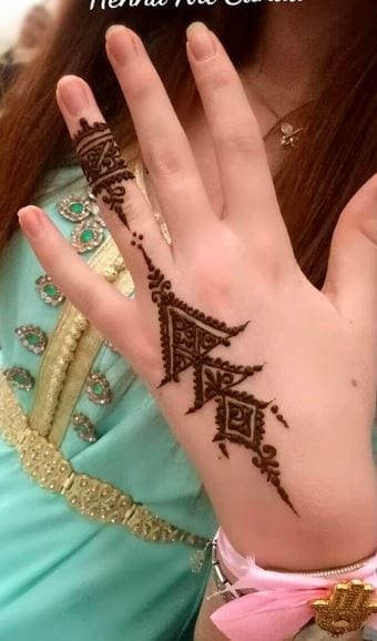 نقوش حناء عصرية
