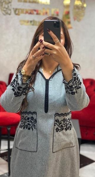 جلابة بثوب سخون مطروزة بالألوان