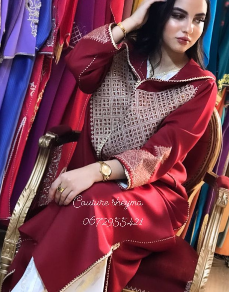 دفعة من الجلابات المطروزة بالالوان