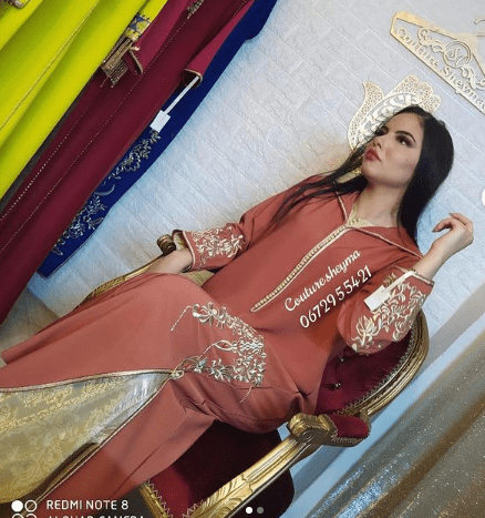 دفعة من الجلابات المطروزة بالالوان